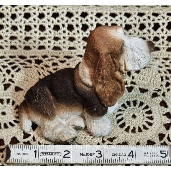 Pair of Stone Critters Basset Hound Dog Figurines Signed Miller 1984 and 1985 - Picture 7 of 12